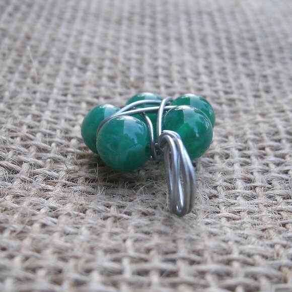 Handmade Faux Jade Beads Star Flower Pentacle Pendant - Picture 6 of 7